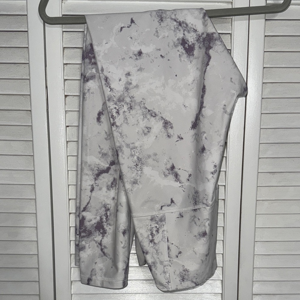 Old Navy Active High-Rise Leggings in White and Purple